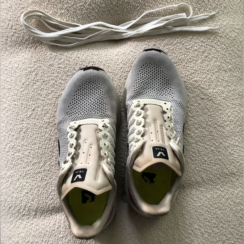 Veja Cream and Black Sneakers Modern Athletic Design - Picture 6 of 12